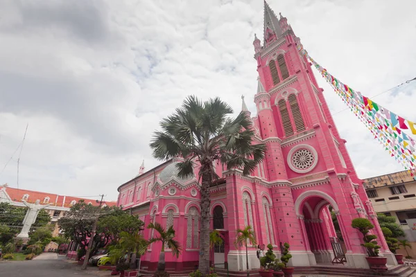 Tan Dinh Kilisesi-Ho Chi Minh kentinde pembe Katolik Kilisesi, 