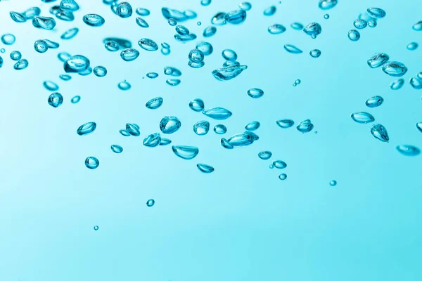 Bańka Powietrza Rozprysk Wody Rozprysk Wody Izolowany Niebieskim Tle — Zdjęcie stockowe