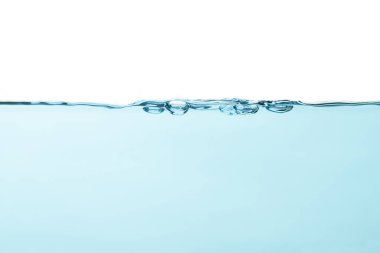 Hava kabarcığına ve su sıçramasına yakın beyaz arka planda izole edilmiş su sıçraması