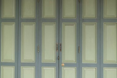 Eski ahşap bir kapının detaylı dokusu..