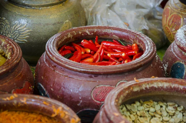 Kırmızı biber aşçı için hazır.