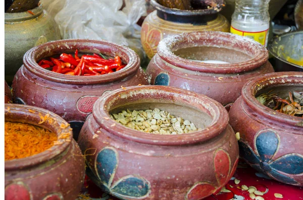 Papaya salatası pişirmek için hazırlanmış fıstık.