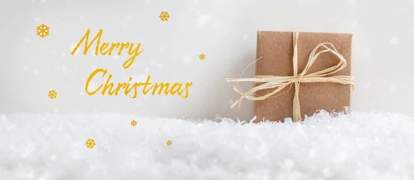 Merry Christmas Greeting Banner Golden Snowflakes Brown Gift Box Raffia — Stock Photo, Image