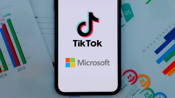 Smart Phone Con Logo Tik Tok Che Popolare Social Network — Foto Stock