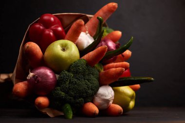 Esrarengiz, yenebilir sebze buketi.