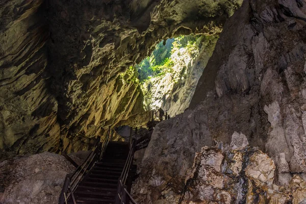 Чиста Водна Печера Мулу Саравак — стокове фото