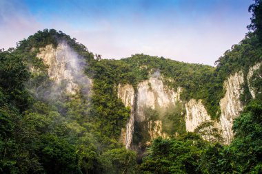 Geyik Mağarası Cliff Mulu Ulusal Parkı Borneo