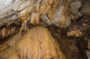 Mulu Ulusal Parkı 'ndaki Lang Mağarası, Malezya