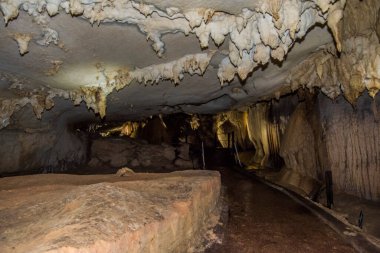 Mulu Ulusal Parkı 'ndaki Lang Mağarası, Malezya