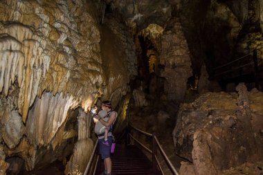 Mulu Ulusal Parkı 'ndaki Lang Mağarası, Malezya