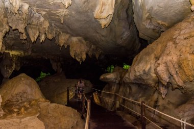 Mulu Ulusal Parkı 'ndaki Lang Mağarası, Malezya