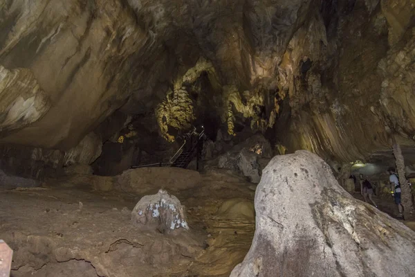 Mulu Ulusal Parkı 'ndaki Lang Mağarası, Malezya