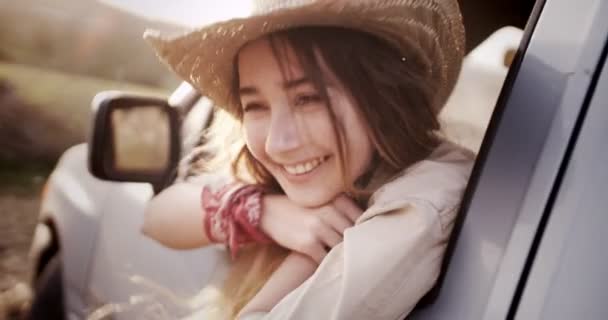 Young smiling country girl sitting in a pick-up truck — Stock Video