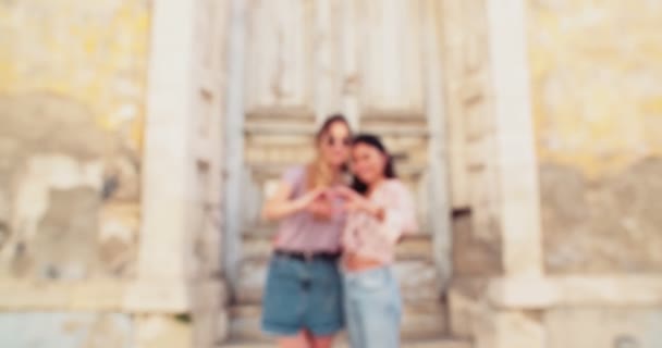 Young hipster women forming a heart with their fingers — Stock Video