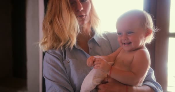 Young mother holding little baby girl daughter — Stock Video