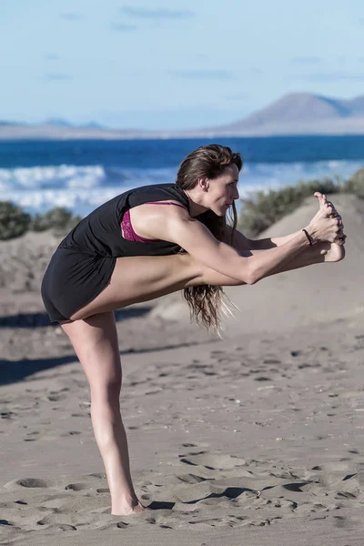 Side View Balancing Woman Peace Standing Sand Beach Training Yoga — Stock Photo, Image