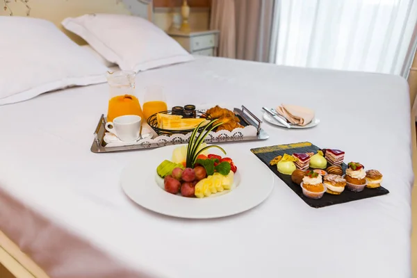 Yatakta kahvaltı gıda yakın Meyveler