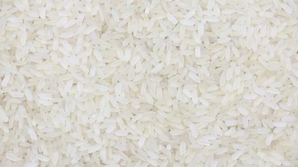 生的未煮熟的米长粒纺纱特写 — 图库视频影像