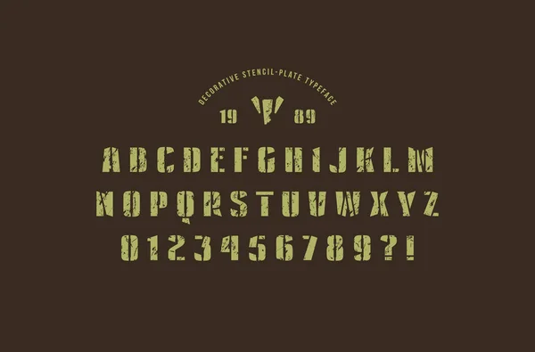 サンセリフ体のフォント オリジナルのステンシル プレート 大胆な余分な顔 文字とロゴと紋章の設計のための荒い質の数字 緑の茶色の背景に印刷 — ストックベクタ