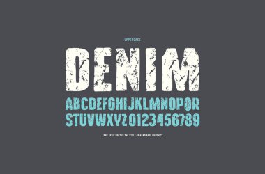 Sans serif yazı tipi el yapımı grafik tarzı. Harf ve rakam t-shirt ve amblem tasarımı için kaba tekstürlü. Gri arka plan üzerinde baskı