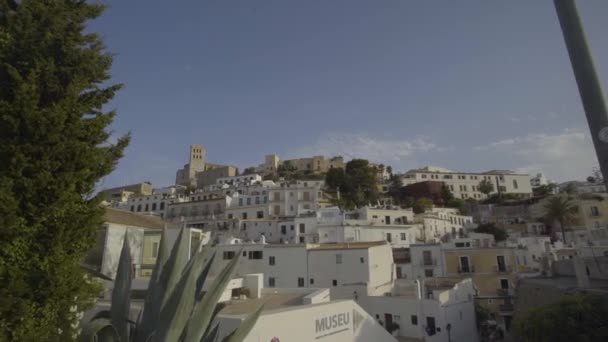 Hiszpania, Ibiza Miasto Dalt VIla ujawnić throguh drzew Klip Wideo
