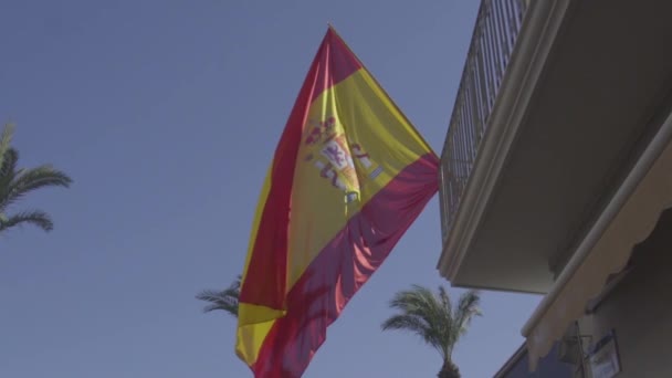 Clos en cámara lenta de la bandera española movida por el viento — Vídeo de stock