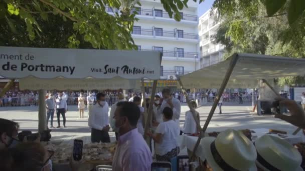 Re e Regina di Spagna nel mercato di San Antonio Ibiza — Video Stock