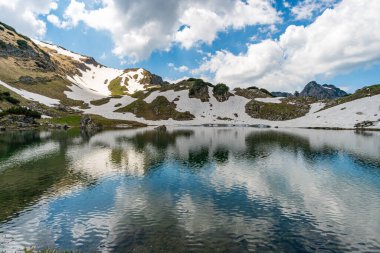 Entschenkopf, Yukarı ve Aşağı Gaisalpsee ve Allgau Alpleri 'nin muhteşem panoramik manzarasıyla kesişiyor.