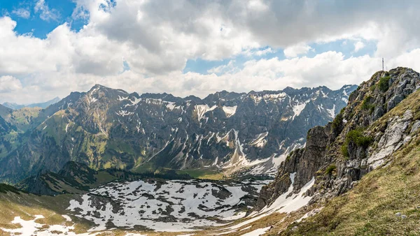 Кроссовер Фантастическим Панорамным Видом Уппер Лоуэр Гайзензее Альпы — стоковое фото
