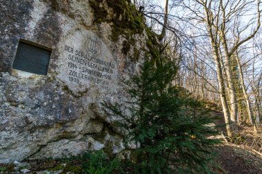 Swabian Alb 'inde Albstadt yakınlarındaki Schalksburg harabelerine muhteşem bir yürüyüş.