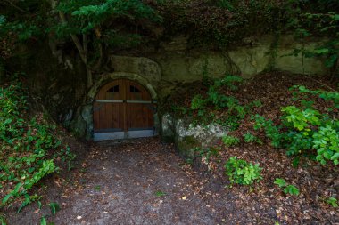 Constance Gölü 'ndeki Sipplingen yakınlarında harika manzaralı ve gizemli vadilerle muhteşem bir yürüyüş.