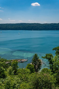 Constance Gölü 'ndeki Sipplingen yakınlarında harika manzaralı ve gizemli vadilerle muhteşem bir yürüyüş.
