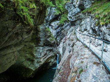 Allgau 'daki Grunten yakınlarında Burgberg ve Sonthofen arasındaki Starzlachklamm.