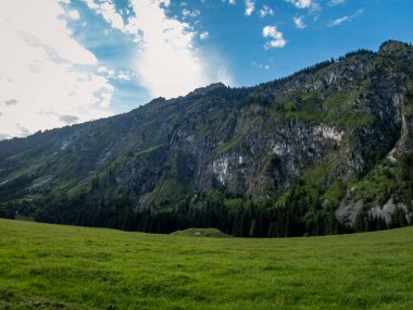 Nebelhorn 'dan Schneck, Hofats ve Oytal üzerinden Laufbacher Eck boyunca fantastik panoramik yürüyüş