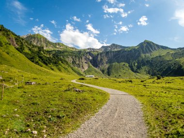 Nebelhorn 'dan Schneck, Hofats ve Oytal üzerinden Laufbacher Eck boyunca fantastik panoramik yürüyüş