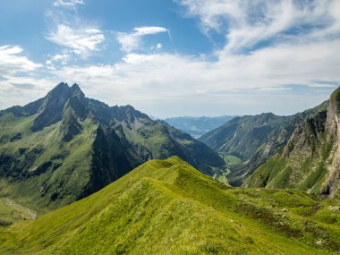 Nebelhorn 'dan Schneck, Hofats ve Oytal üzerinden Laufbacher Eck boyunca fantastik panoramik yürüyüş
