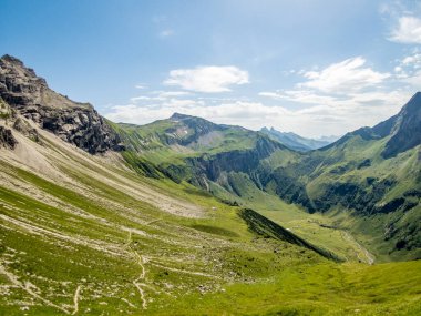 Nebelhorn 'dan Schneck, Hofats ve Oytal üzerinden Laufbacher Eck boyunca fantastik panoramik yürüyüş