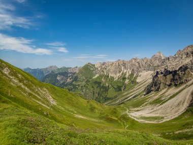 Nebelhorn 'dan Schneck, Hofats ve Oytal üzerinden Laufbacher Eck boyunca fantastik panoramik yürüyüş