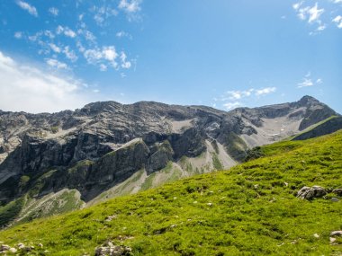 Nebelhorn 'dan Schneck, Hofats ve Oytal üzerinden Laufbacher Eck boyunca fantastik panoramik yürüyüş
