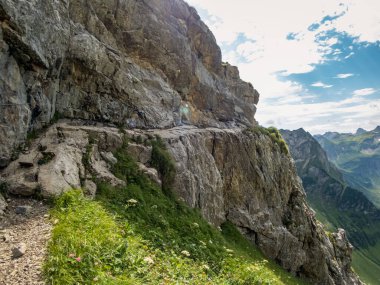 Nebelhorn 'dan Schneck, Hofats ve Oytal üzerinden Laufbacher Eck boyunca fantastik panoramik yürüyüş