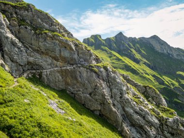 Nebelhorn 'dan Schneck, Hofats ve Oytal üzerinden Laufbacher Eck boyunca fantastik panoramik yürüyüş