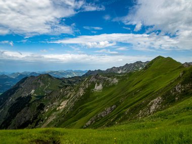 Nebelhorn 'dan Schneck, Hofats ve Oytal üzerinden Laufbacher Eck boyunca fantastik panoramik yürüyüş