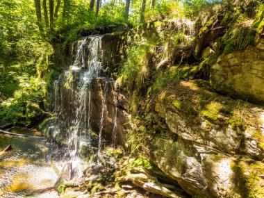 Allgau 'daki Hellengerst yakınlarındaki Speckbach şelalesine gidin.