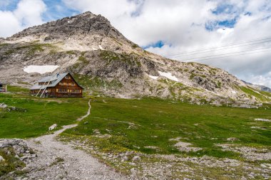 Lech, Warth, Bludenz yakınlarındaki Vorarlberg Avusturya 'daki Lechquellen Dağları' nda muhteşem bir yürüyüş.