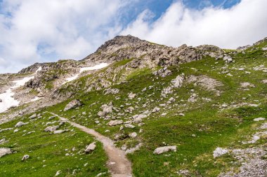 Lech, Warth, Bludenz yakınlarındaki Vorarlberg Avusturya 'daki Lechquellen Dağları' nda muhteşem bir yürüyüş.