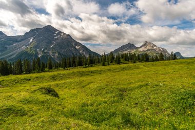 Lech, Warth, Bludenz yakınlarındaki Vorarlberg Avusturya 'daki Lechquellen Dağları' nda muhteşem bir yürüyüş.