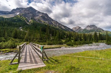 Lech, Warth, Bludenz yakınlarındaki Vorarlberg Avusturya 'daki Lechquellen Dağları' nda muhteşem bir yürüyüş.