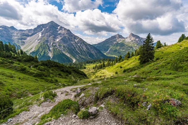 Φανταστική Πεζοπορία Στα Βουνά Lechquellen Στο Vorarlberg Της Αυστρίας Κοντά — Φωτογραφία Αρχείου