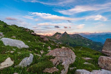 Lech, Warth, Bludenz yakınlarındaki Vorarlberg Avusturya 'daki Lechquellen Dağları' nda muhteşem bir yürüyüş.