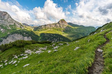 Lech, Warth, Bludenz yakınlarındaki Vorarlberg Avusturya 'daki Lechquellen Dağları' nda muhteşem bir yürüyüş.
